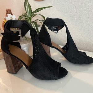 Cut out black shoe with chunky wooden heel